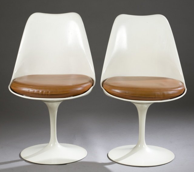 4 Knoll molded fiberglass tulip chairs. c.1960s (1 of 7)