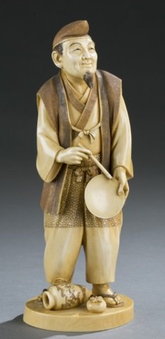 Japanese ivory okimono of a porcelain painter. (1 of 10)