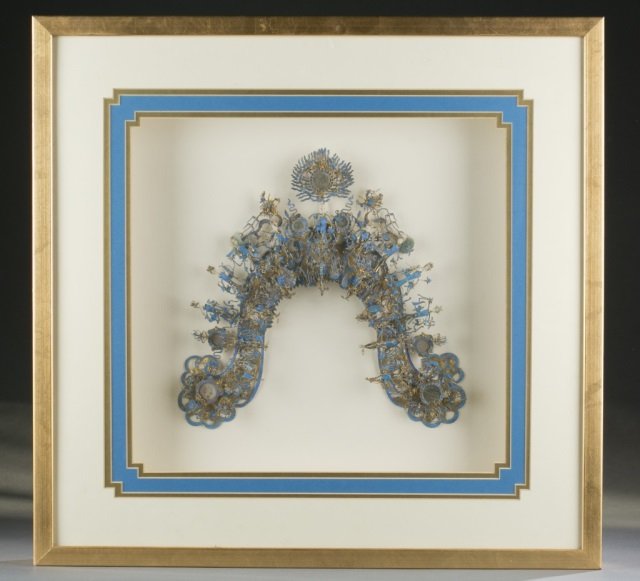 Chinese Kingfisher feather headdress.: A Chinese Kingfisher feather headdress (Dian Cui Tou Mian/ Lie Zi). 20th century. U-shape head dress with gold-plated metal details. Overall inlaid with Kingfisher feathers. Decorated with nine figure