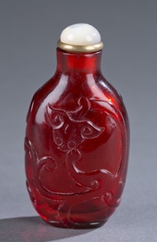 A Chinese red glass snuff bottle. (1 of 6)