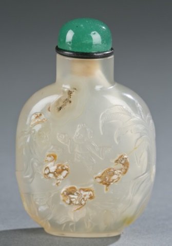 Chinese agate snuff bottle. (1 of 6)