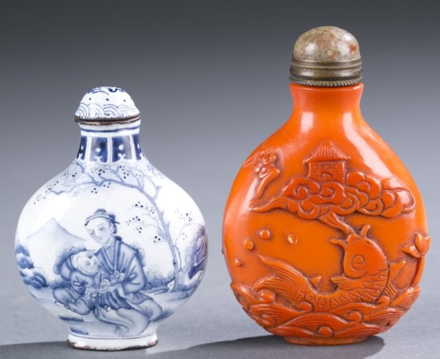 Group of 2 Chinese snuff bottles. (1 of 6)