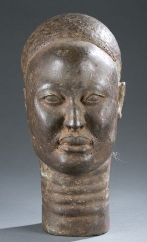 Brass head representing an Oba. (1 of 6)