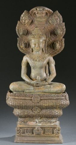 Cambodian bronze statue of Gautama Buddha. (1 of 8)