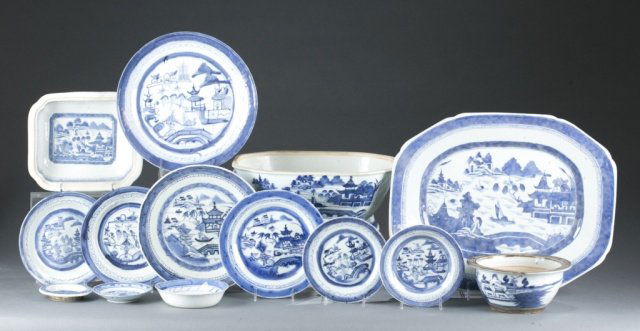 Canton ware around 18 pieces. (1 of 8)