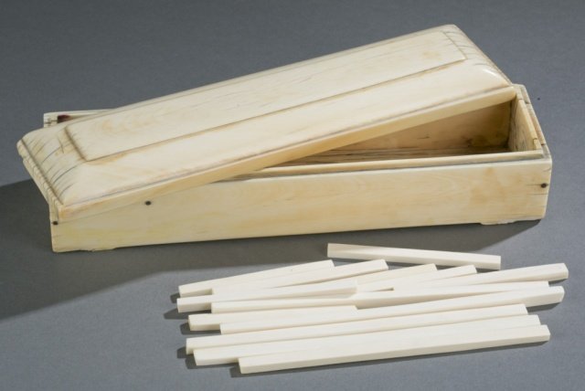 Ivory box and ivory fan accessories. (1 of 9)