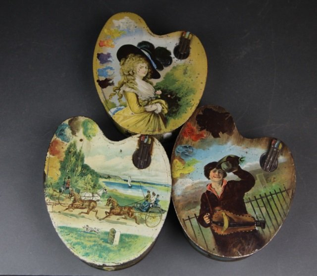 3 Huntley & Palmers Biscuit Tins.: A group of 3 Huntley & Palmers Biscuit Tins. ++ 2 Artist’s Palette with brushes biscuit tin. c. 1902. 10". ++ Huntley & Palmers Box biscuit tin, 1902.Condition: Good condition with some age wear