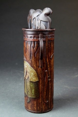 Macfarlane, Lang & Co. Lady Golfer Biscuit Tin. (1 of 5)