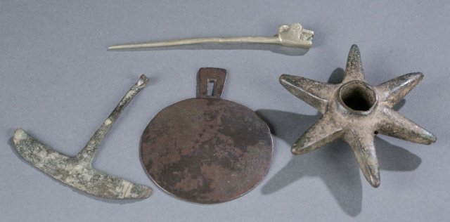 18 Pre Columbian style objects. (1 of 10)