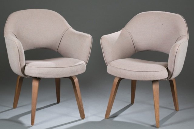 Pair Eero Saarinen executive armchairs for Knoll. (1 of 5)