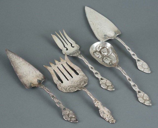 5 Sterling strawberry pattern serving pieces. (1 of 7)