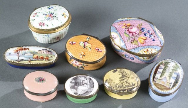 7 Bilston style patch / snuff boxes, 18th /19thc. (1 of 9)