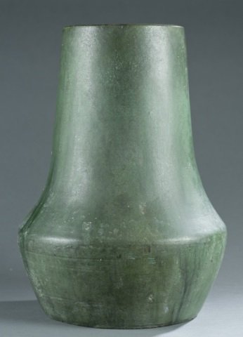 Prairie School large American art pottery vase. (1 of 6)