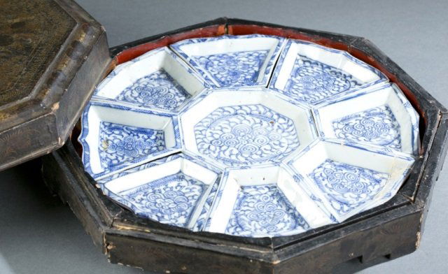 Chinese blue & white export sweetmeat dish w/box. (1 of 6)