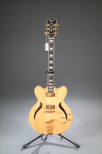 A Hofner Verythin Classic hollow body electric gui (1 of 8)