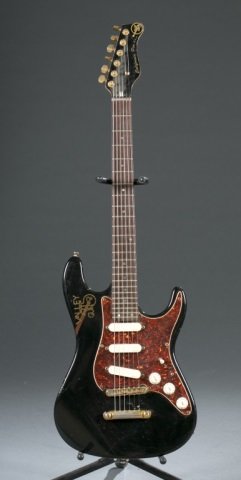 Valley Arts Guitar California Pro U.S.A. electric (1 of 2)