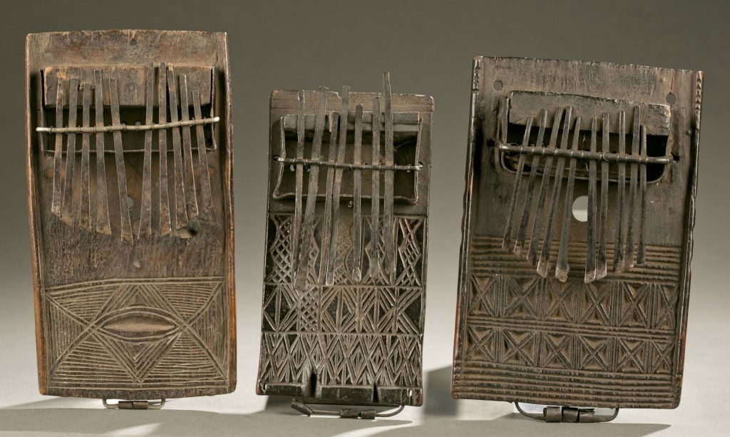 2 thumb pianos with carved linear motifs. (1 of 7)