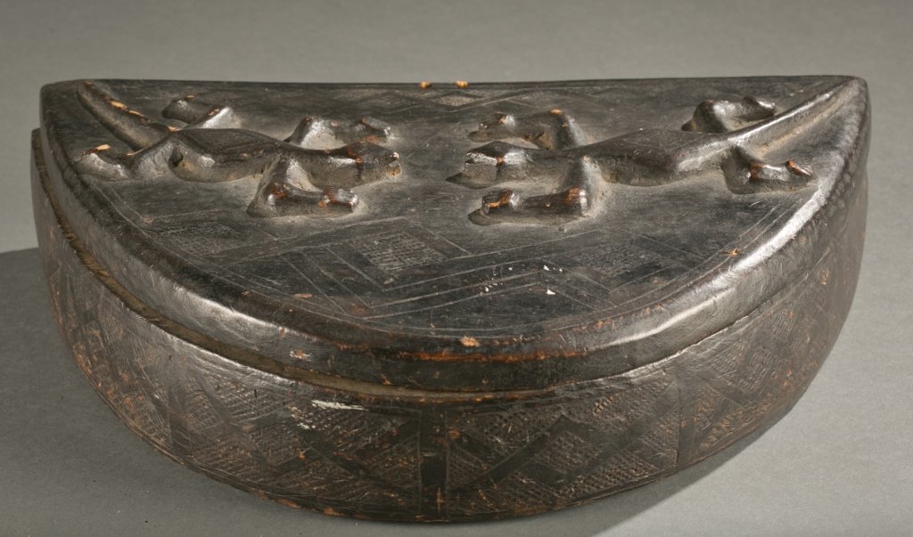 Kuba lidded box with 2 lizards. (1 of 5)