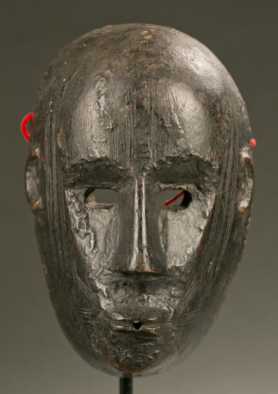 Black face mask. (1 of 3)