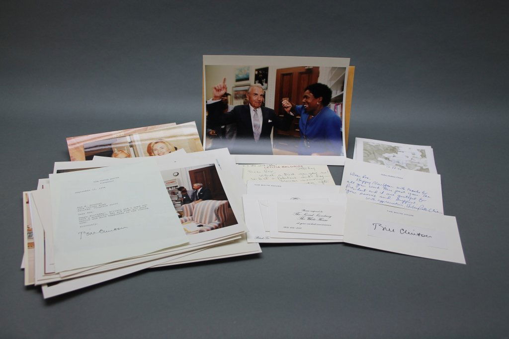 250 items: 5 signed by Bill, 3 by Hillary Clinton. (1 of 6)