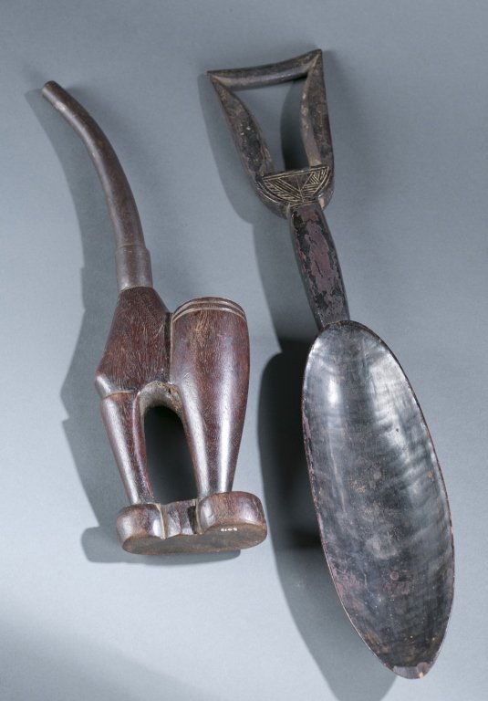 A group of two wooden African objects. (1 of 10)
