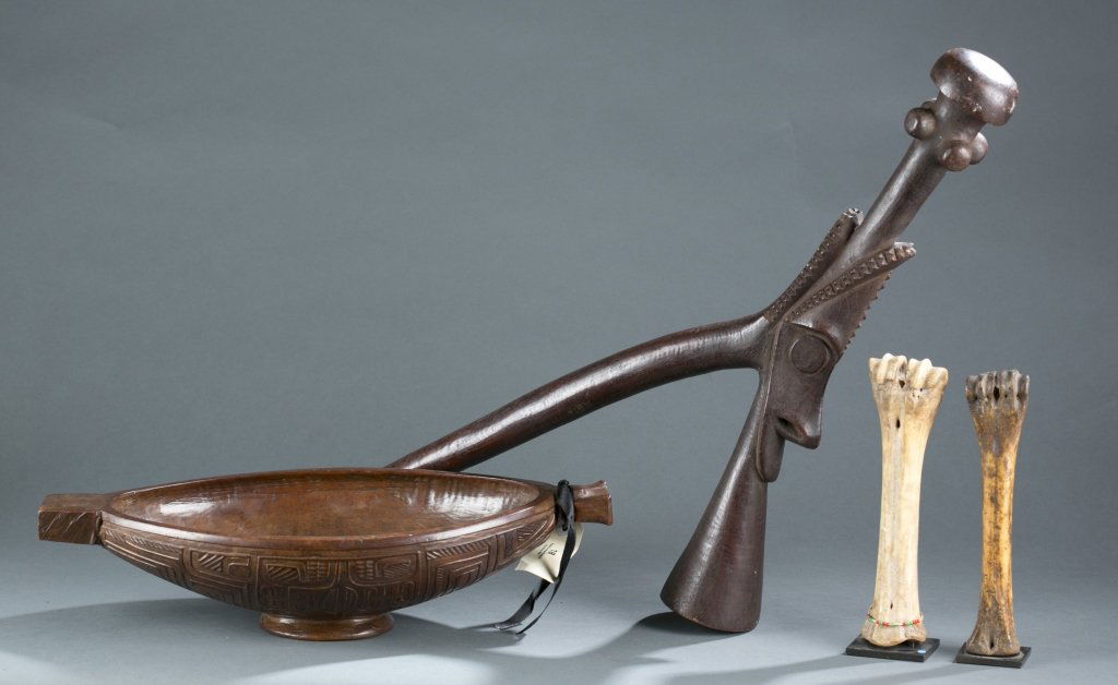 Group of three Pacific Islands objects. (1 of 10)