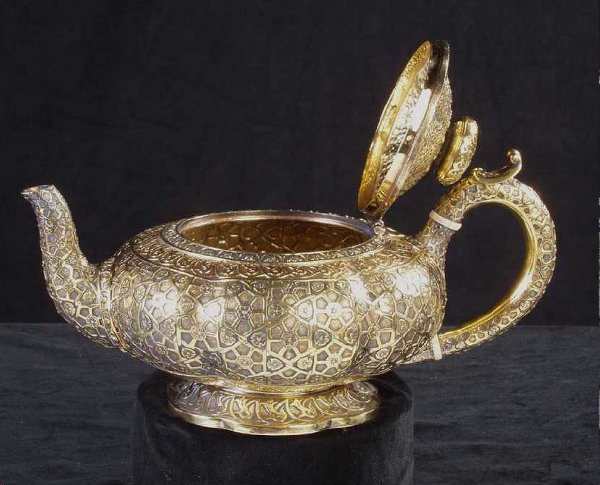 English Victorian Silver-Gilt Teapot - 2