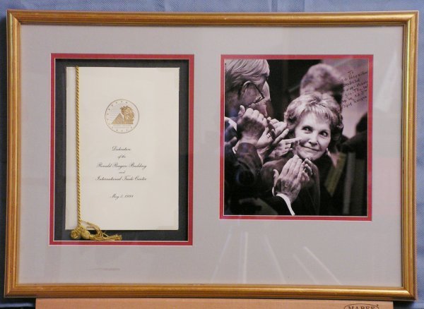Nancy Reagan, Photo Autograph Signed.