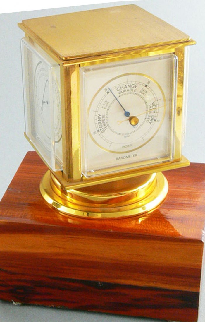 massive kleine Wetterstation aus Messing, dabei The: massive kleine Wetterstation aus Messing, dabei Thermometer, Barometer, Hygrometer und Uhr auf Holzsockel. Fa. Angelus