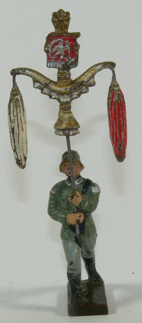 Lineol SchellbaumtrÃ¤ger mit einteiligem Schellbaum.: Lineol SchellbaumtrÃ¤ger mit einteiligem Schellbaum. Masse handbemalt. 7 cm - Serie. Gemarkt. Bespielt.