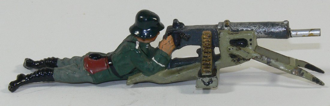 Lineol SchÃ¼tze liegend mit SMG. Masse handbemalt.: Lineol SchÃ¼tze liegend mit SMG. Masse handbemalt. Gemarkt. 7 cm - Serie. Teilweise farbl. ausgebessert, sonst altersbedingter guter Zustand.