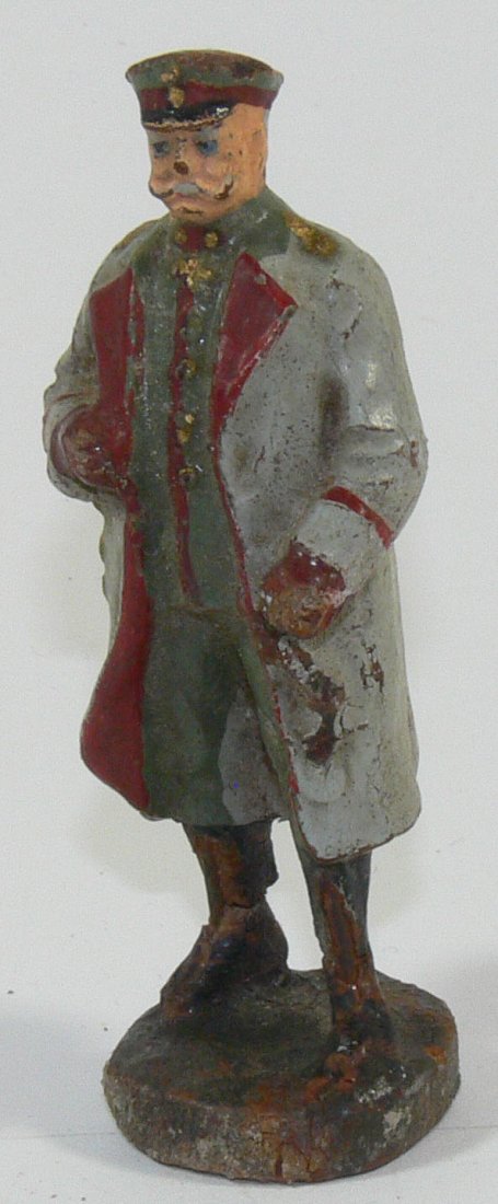 Elastolin politische Figur Hindenburg im Mantel. Masse: Elastolin politische Figur Hindenburg im Mantel. Masse handbemalt. Gemarkt. 7 cm - Serie. Altersbedingter Farbabrieb.