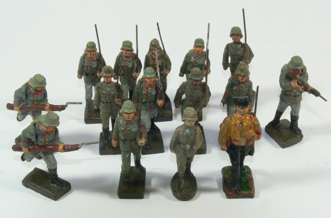 Konv. Lineol Soldaten in verschiedenen Aktionen. Masse: Konv. Lineol Soldaten in verschiedenen Aktionen. Masse handbemalt. Gemarkt. 6 cm - Serie. Mit altersbedingtem Farbabrieb.