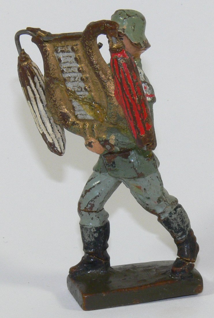 Lineol LyratrÃ¤ger marschierend. Gemarkt. 7 cm - Serie.: Lineol LyratrÃ¤ger marschierend. Gemarkt. 7 cm - Serie. Altersbedingter Farbabrieb, Lyra unfachmÃ¤nnisch geklebt.