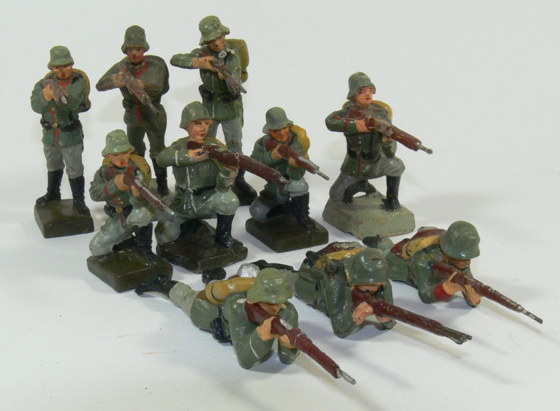 Konv. Lineol Soldaten. SchÃ¼tzen. 7 cm - Serie. 5 x: Konv. Lineol Soldaten. SchÃ¼tzen. 7 cm - Serie. 5 x Lineol, 1 x Schusso, 4 x ungemarkt. Altersbedingter Farbabrieb.