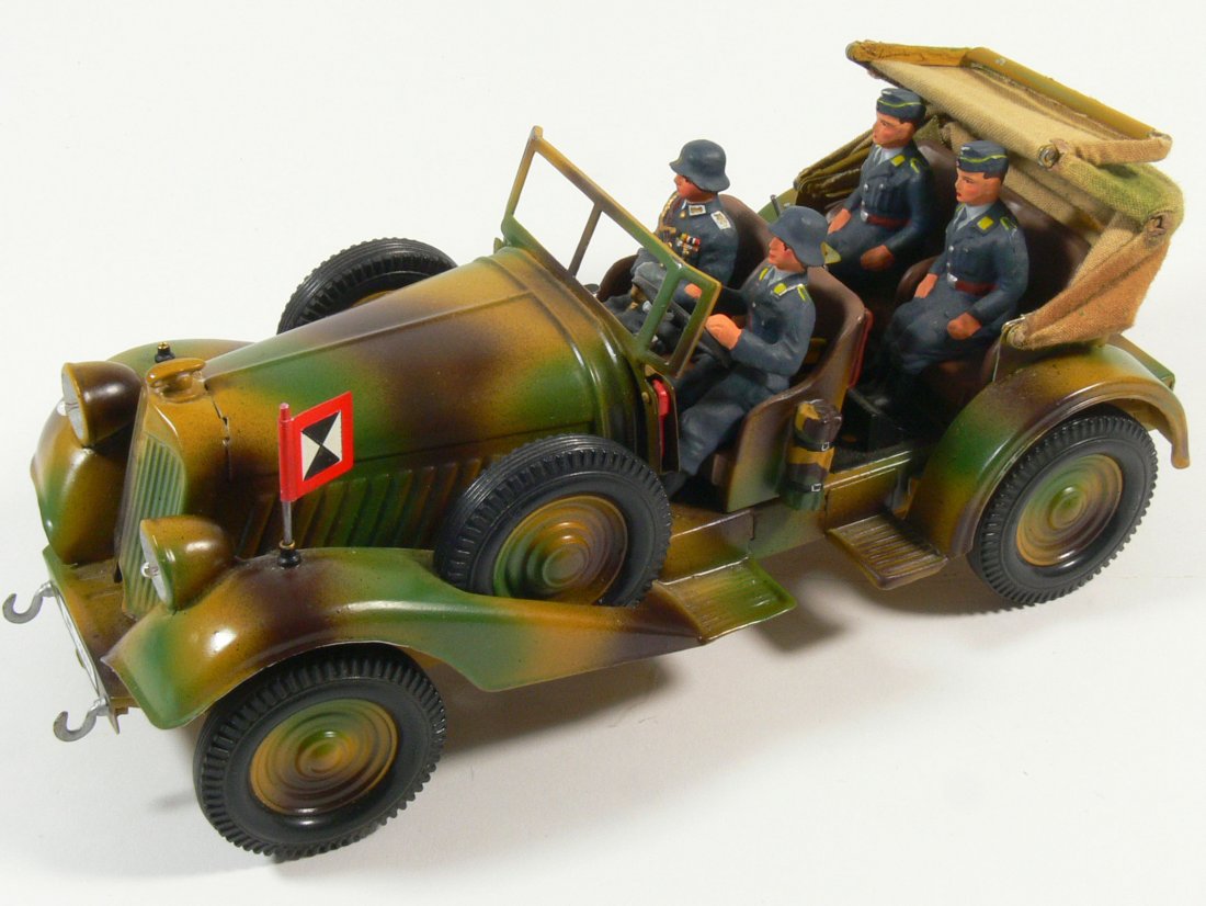 Lineol HeereskÃ¼belwagen ohne Uhrwerk. Mit Blinker,: Lineol HeereskÃ¼belwagen ohne Uhrwerk. Mit Blinker, Licht und Batteriefach. DazugehÃ¶rig sind die vier Soldaten, darunter ein Offizier, 2 Gewehre und eine Kanone. Neuproduktion.