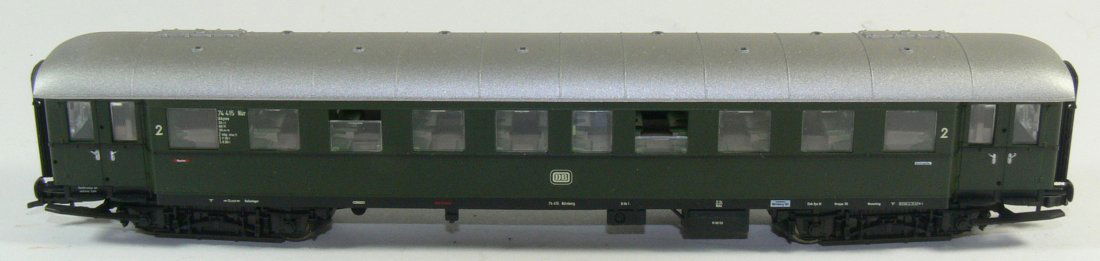 Roco H0 Eilzug - Zug-Wagen der DB. 2.Klasse.Bauart: Roco H0 Eilzug - Zug-Wagen der DB. 2.Klasse.Bauart B4ywe. Epoche III. Mit Inneneinrichtung, ohne LÃ¼fter. Gleichstrom. Der Wagen ist nie gelaufen und wurde nur in der Vitrine ausgestellt. Ohne OVP.