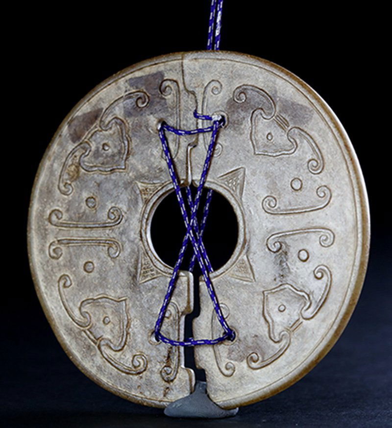 A PAIR OF CARVED GURI STYLE JADE HUANG (1 of 5)