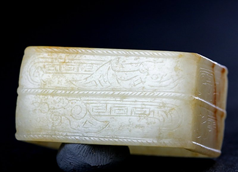 A WHITE JADE FITTING CARVED WITH MYTHICAL BEAST PATTERN (1 of 8)