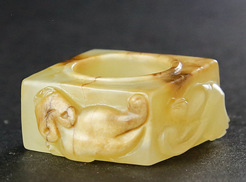 A WHITE JADE LOW-RELIEF CHILONG PATTERN ARCHER’S RING (1 of 8)