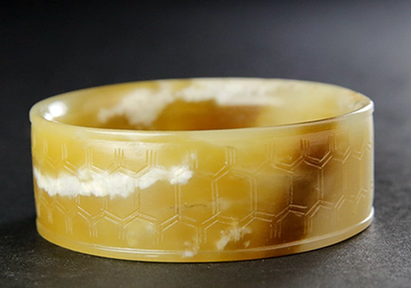 A TURTLE PATTERN JADE ARM FITTING (1 of 5)