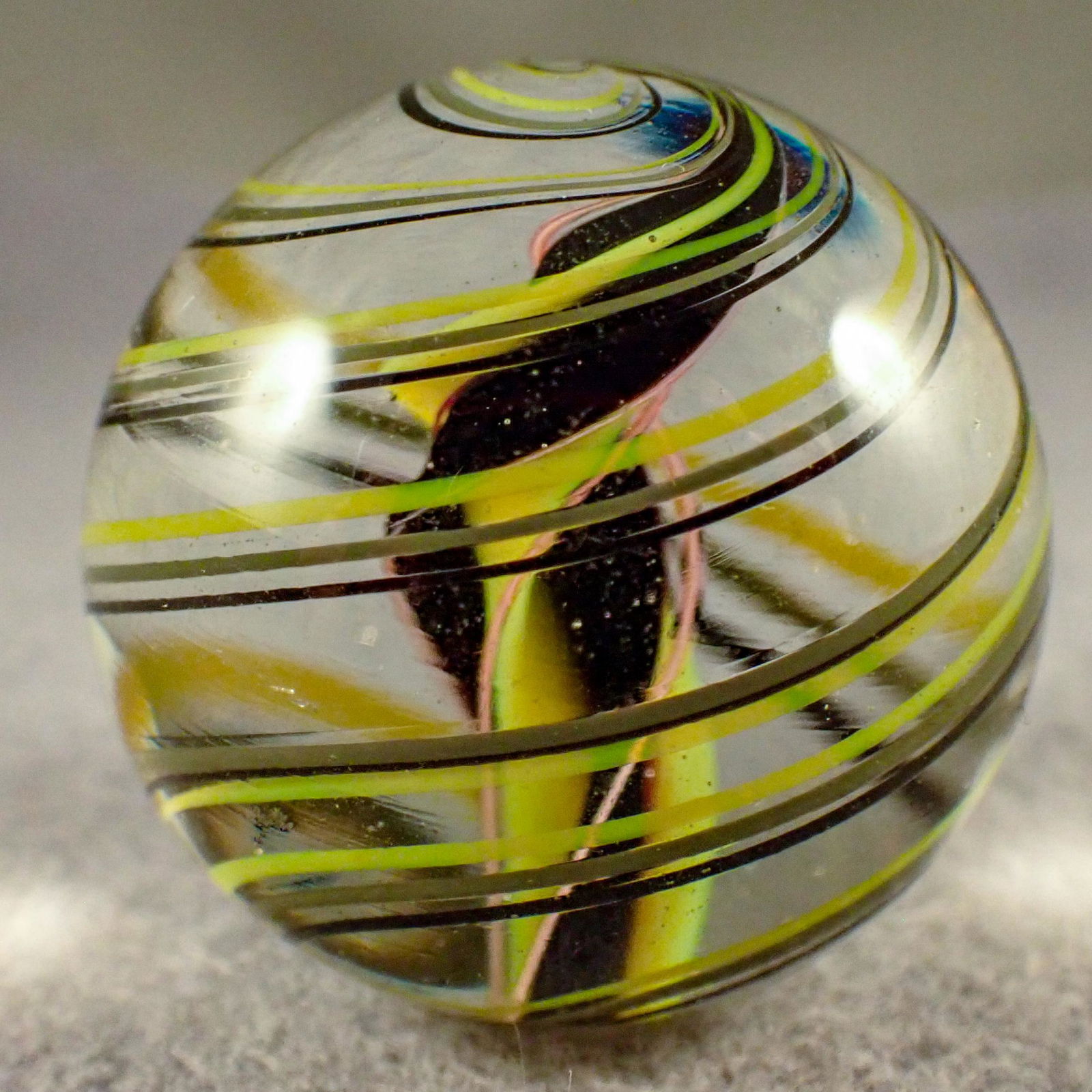 MARBLES. CONTEMPORARY HANDMADE, Steve Maslach. 1-5/16".: CONTEMPORARY HANDMADE, Steve Maslach. Nice ribbon core swirl. Unsigned, but Steve rarely signed his marbles. 1-5/16". Mint (9.9).
