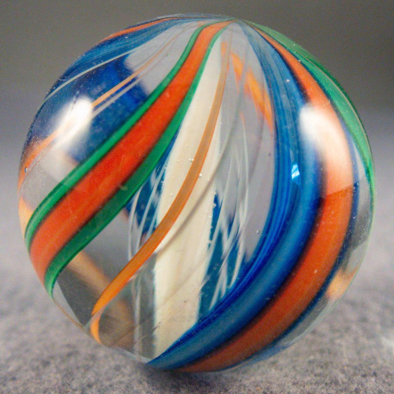 Marbles. CONTEMPORARY HANDMADE, Gibson Glass. 1-9/16". Mint (9.9). (1 of 6)