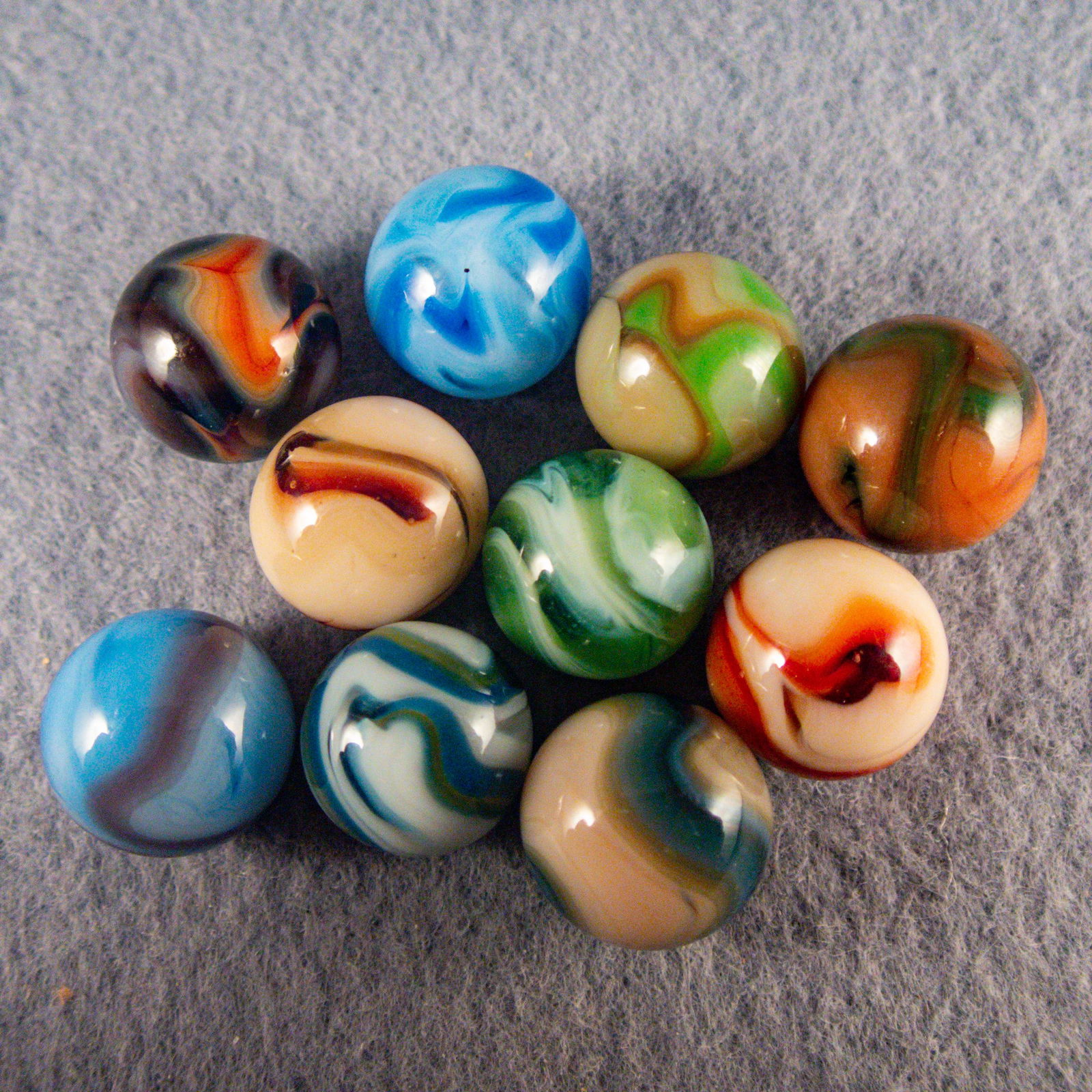Marbles. HEATON AGATE COMPANY, Swirl.: HEATON AGATE COMPANY, Swirl. Lot of ten marbles. Wide variety of swirls. Nice marbles. All 19/32" to 5/8" and all Mint. Cairo WV, circa 1955-1971.