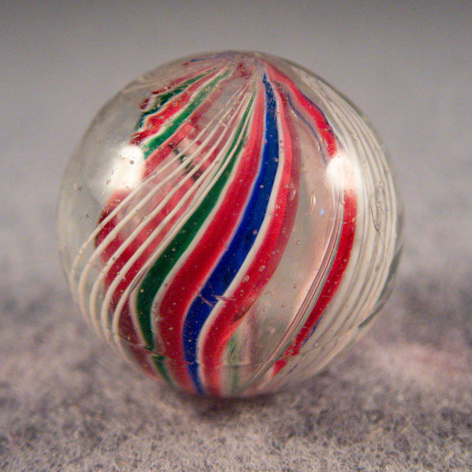 Marbles. SWIRL, Divided Core. 27/32". Mint(-) (9.1). (1 of 6)