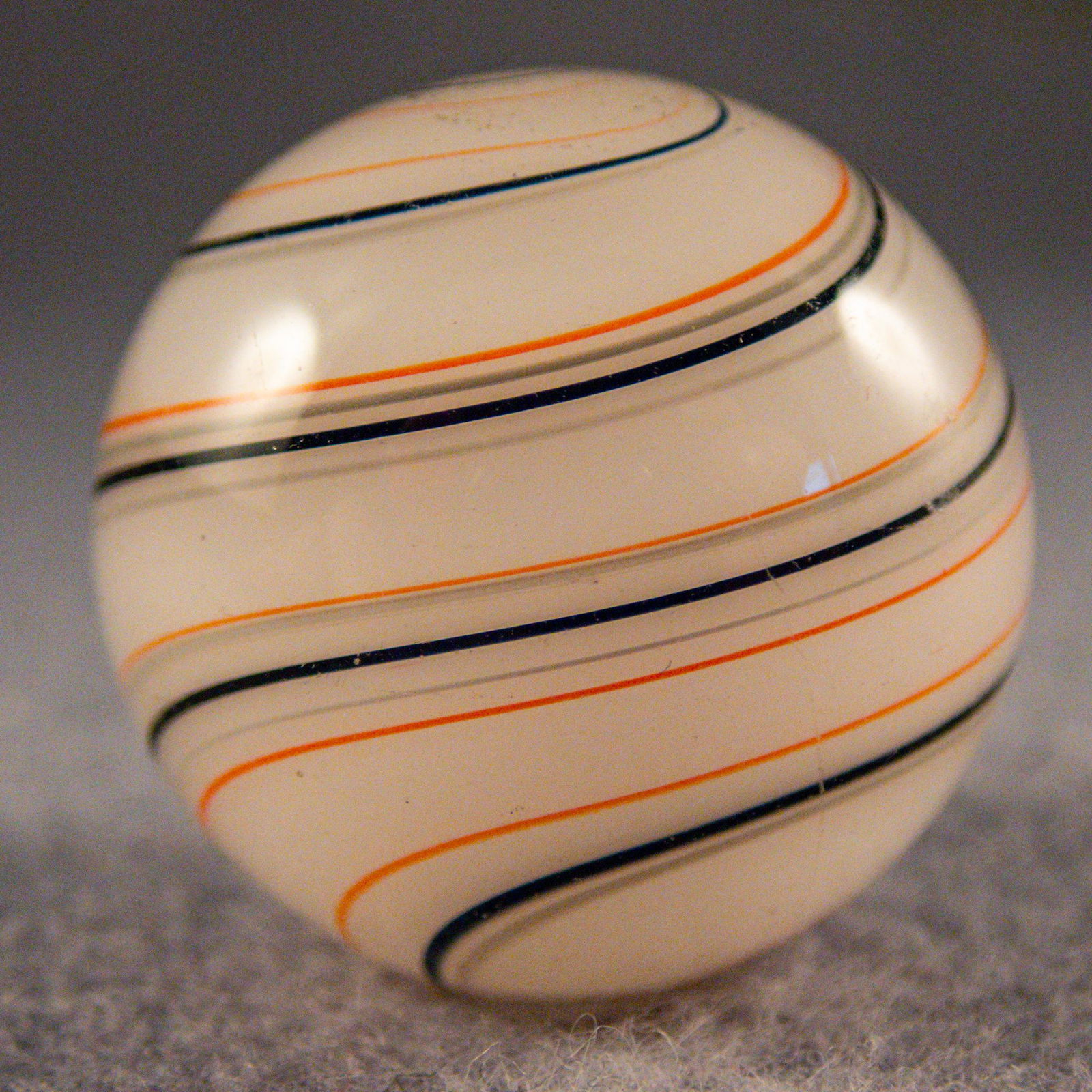 Marbles. CONTEMPORARY HANDMADE, Steve Maslach. 1-1/16". Mint (9.9).: CONTEMPORARY HANDMADE, Steve Maslach. Nice banded swirl. Unsigned but most Steve Maslach marbles are not signed. Early marble. 1-1/16". Mint (9.9).