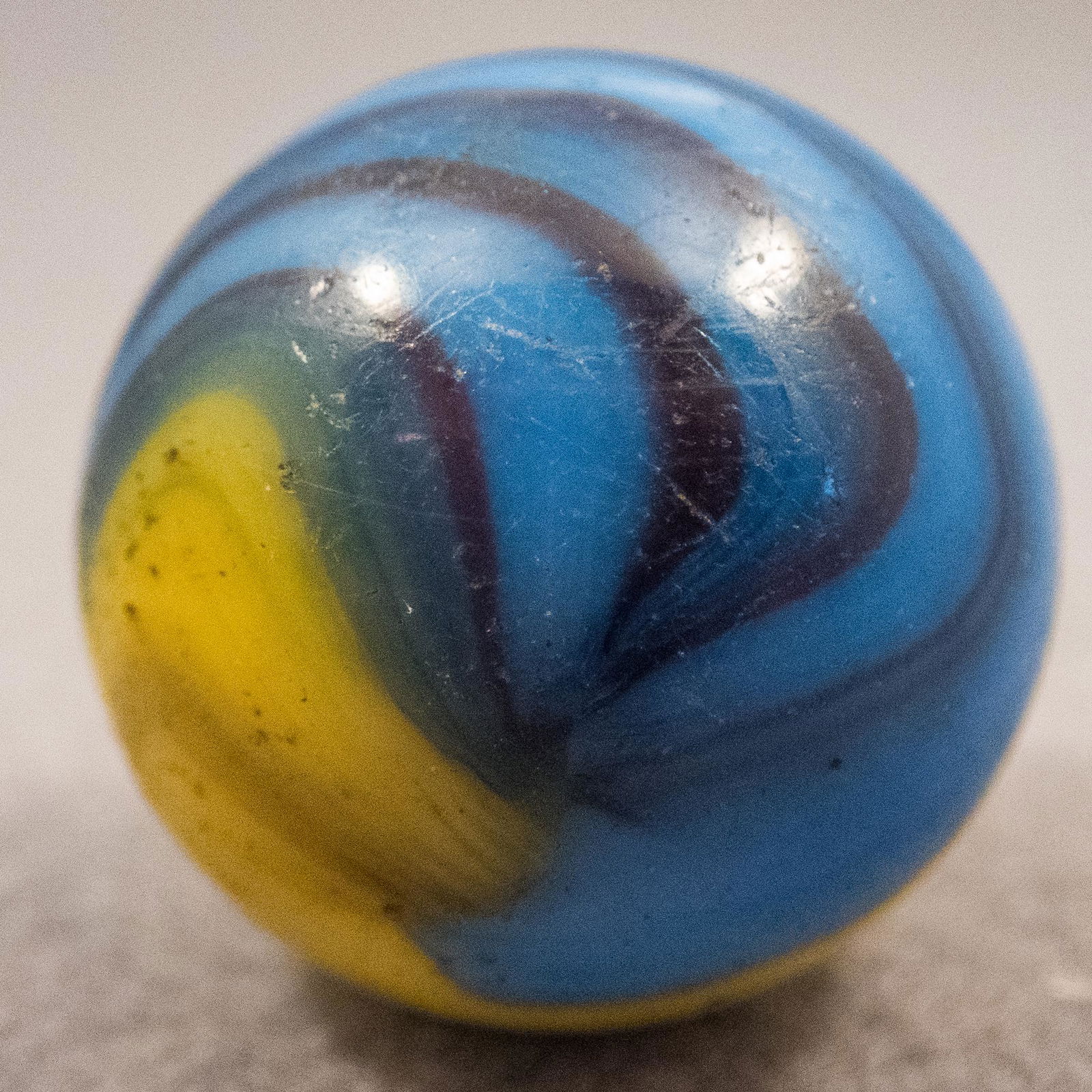 Marbles: AKRO AGATE COMPANY, Corkscrew. 1". Near Mint (8.6). (1 of 6)