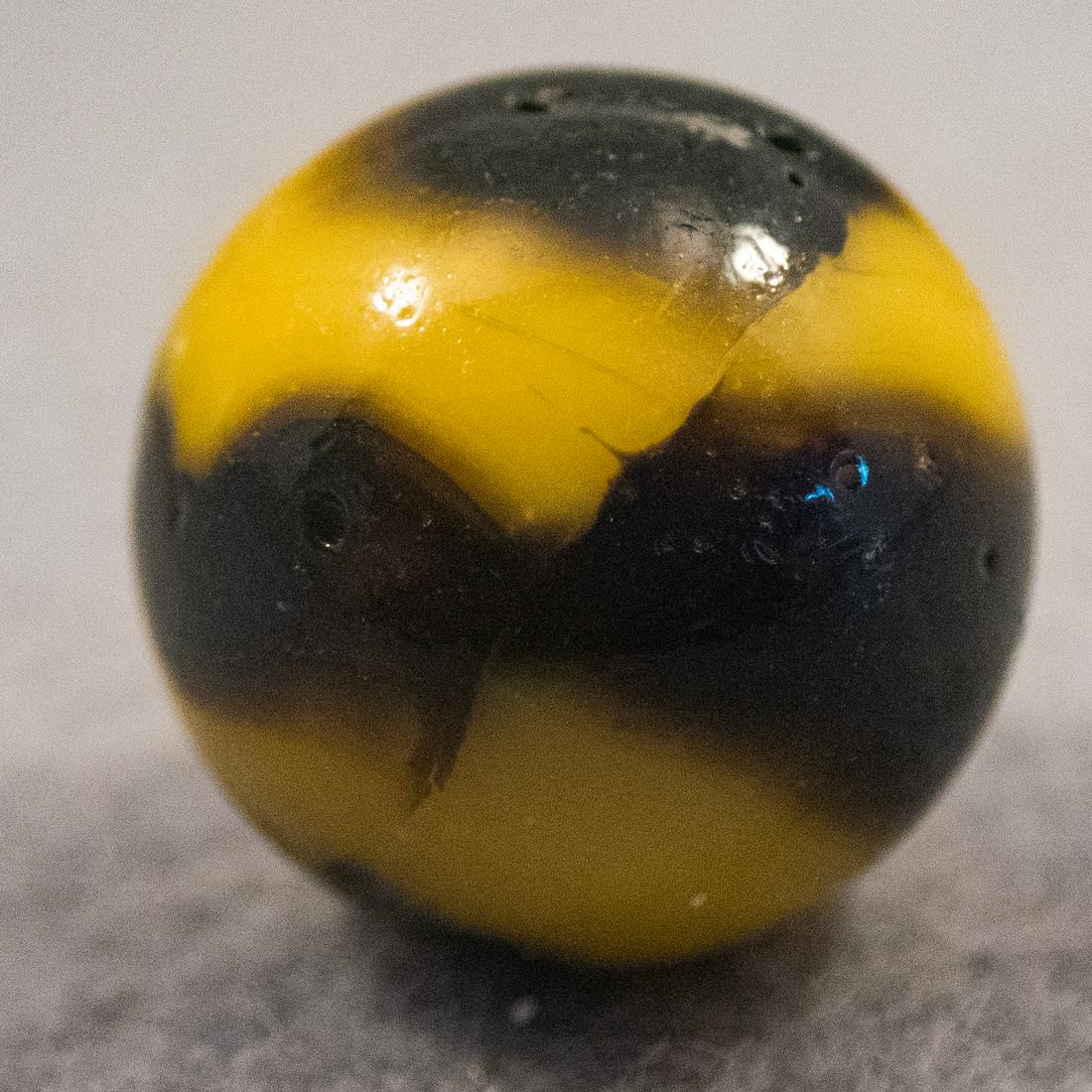 Marbles: PELTIER GLASS COMPANY, Bumblebee. 21/32". Mint(-) (9.1). (1 of 6)