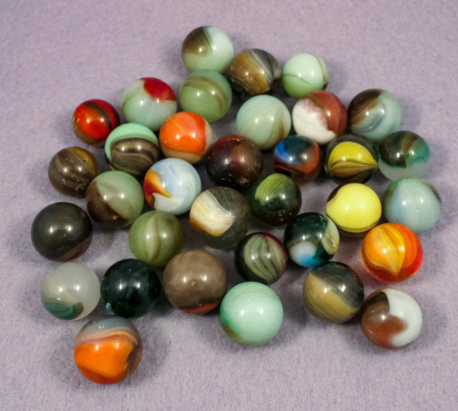 Marbles: MASTER MARBLE COMPANY, Sunburst. 34 marbles. (1 of 3)