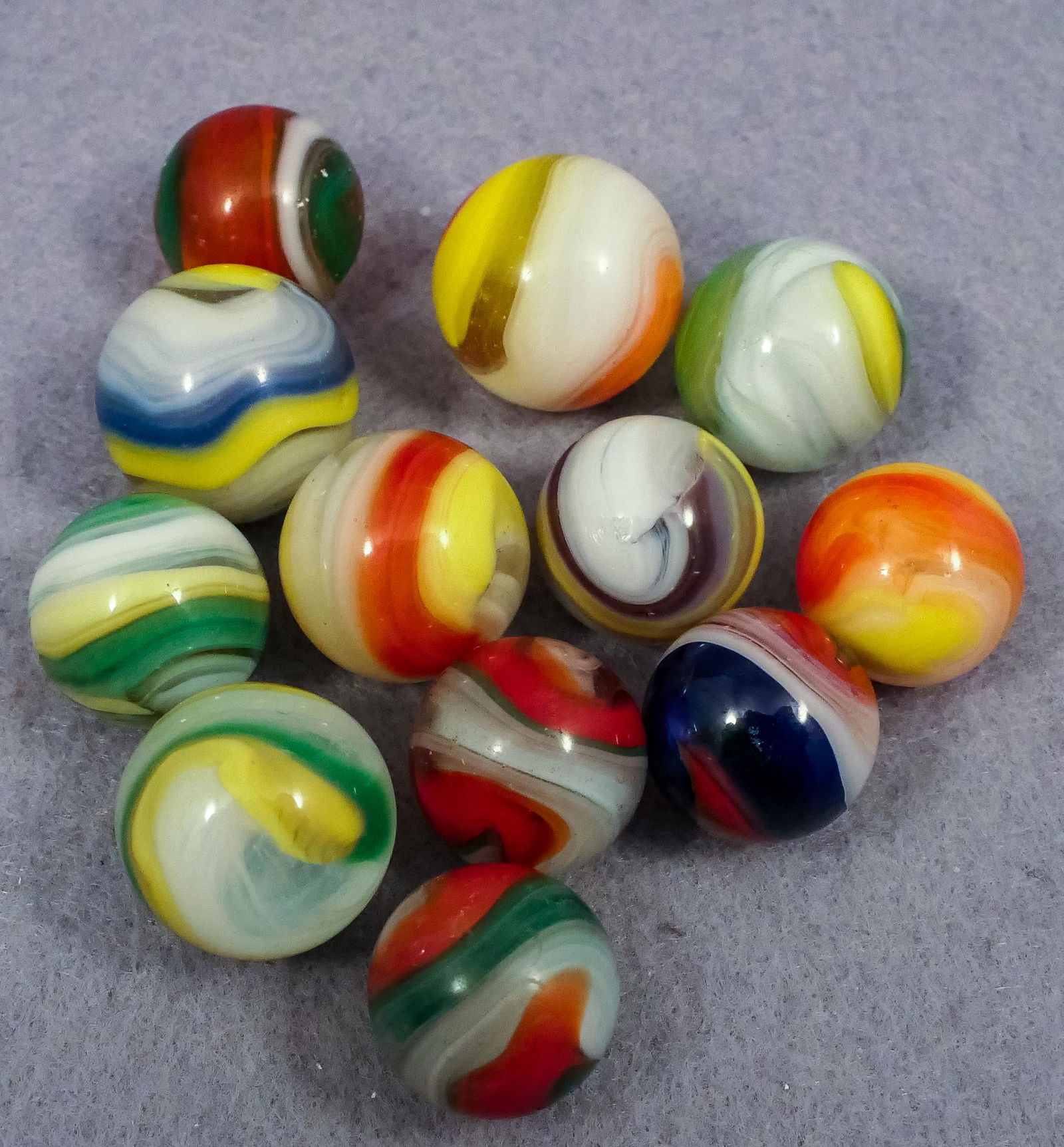Marbles: AKRO AGATE COMPANY, Popeye Corkscrew. 12 marbles. (1 of 3)